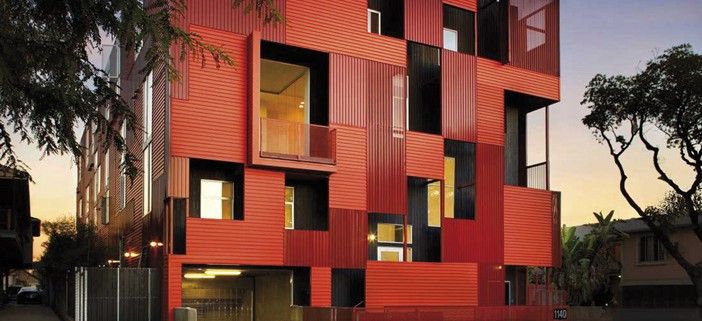 fachada roja edificio barniz